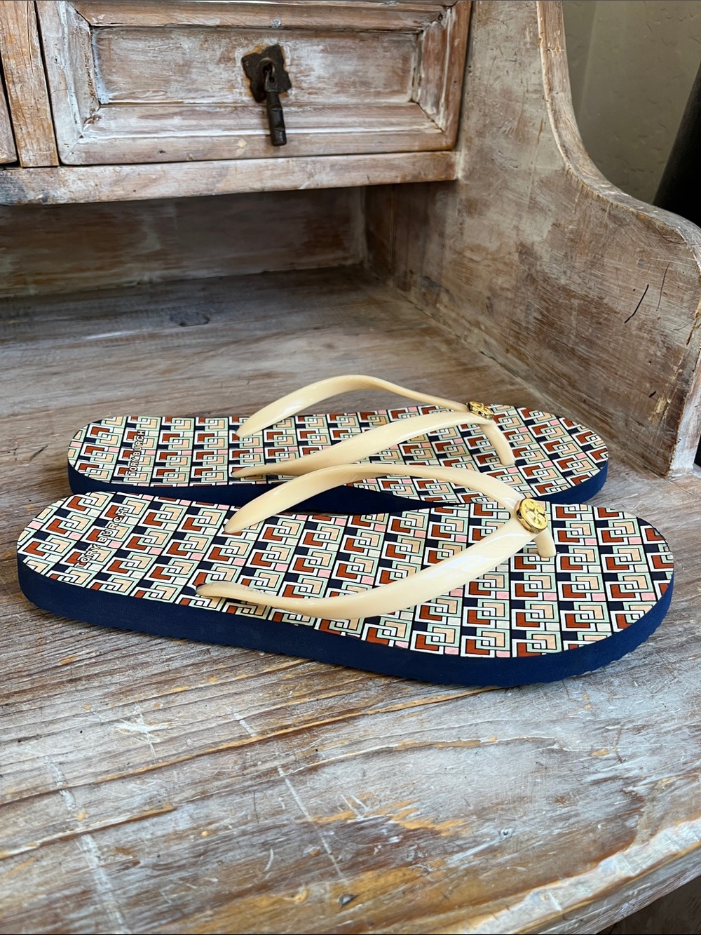 💙 Tory Burch Classic Flip Flops Size 9 Cream Navy Blue Printed